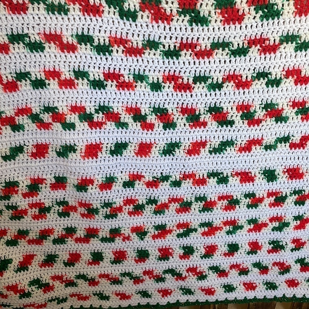 Unbranded Crochet blanket White Red Green festive handmade throw bedding OS - Picture 4 of 10